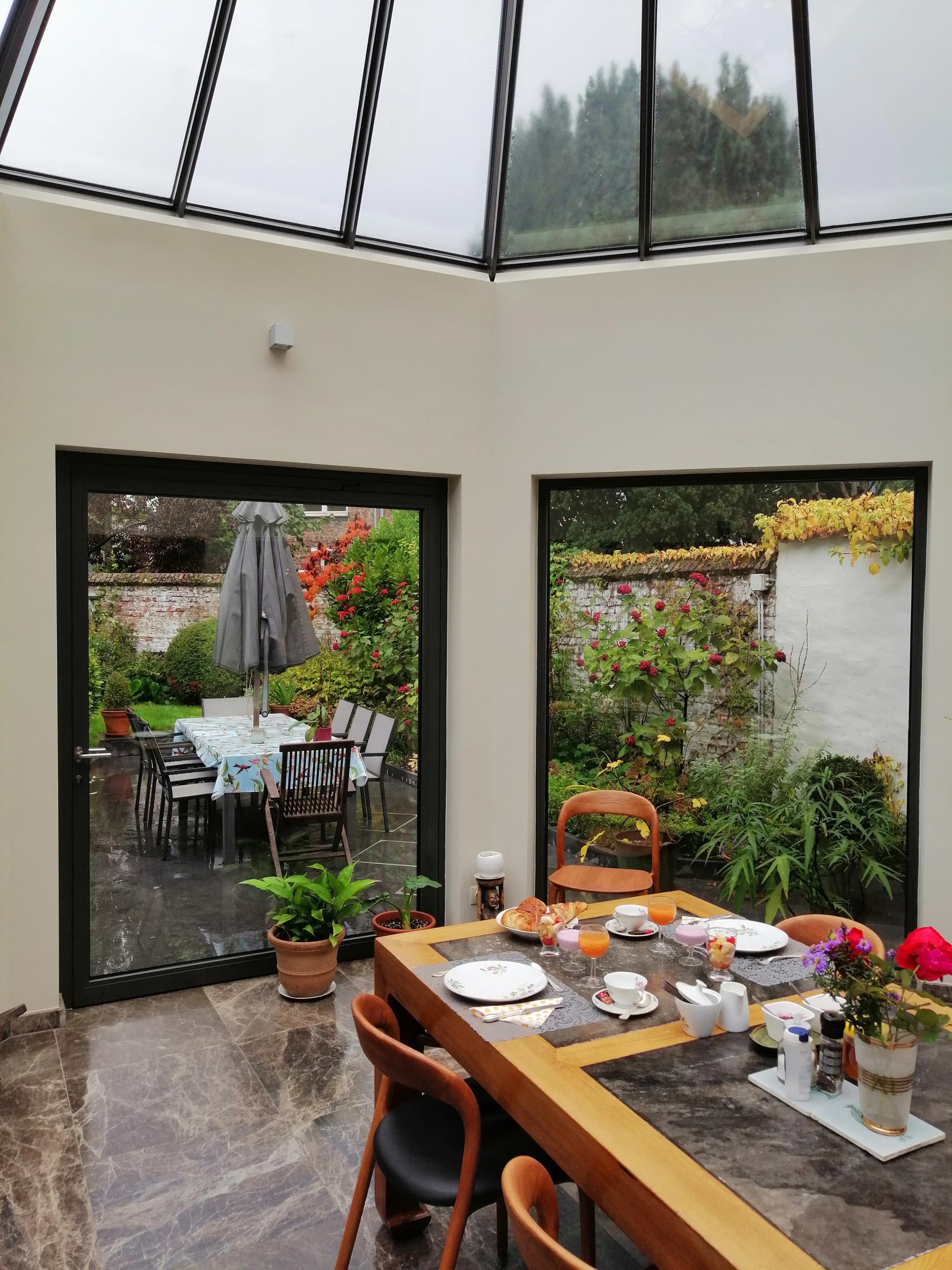 Huis Willaeys huisgemaakt ontbijt met vers brood en jus